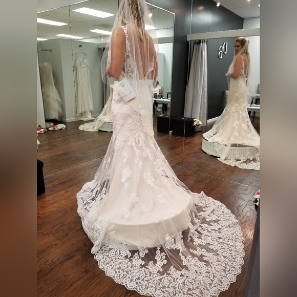 Stella York wedding dress - Picture 4 of 9